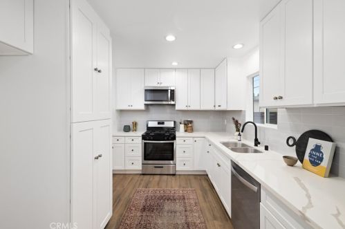 11609 Atkinson Ave, Hawthorne CA  90250-1827 exterior