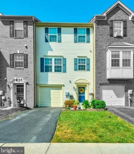 31 Tidewater Ter, Falling Waters, WV 25419-4366