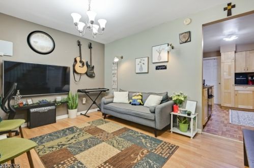 48 Pulaski St, Bloomfield, NJ 07003-3923