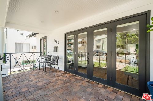 1350 Carlton Dr, Glendale CA  91205-1421 exterior