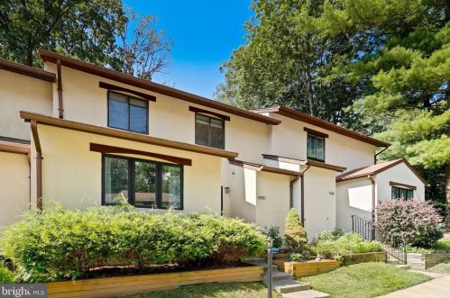 2312 Glade Bank Way, Herndon, VA 20191-2717