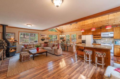 12158 Schussing Way, Truckee, CA 96161-6205