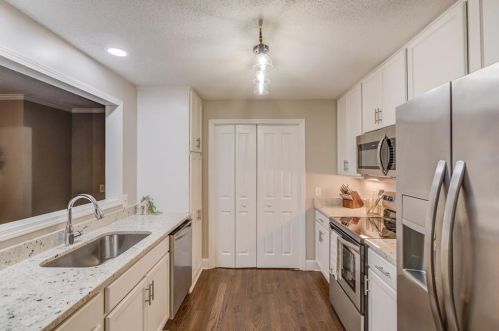 1000 Camden Ct, Atlanta GA  30327-4276 exterior