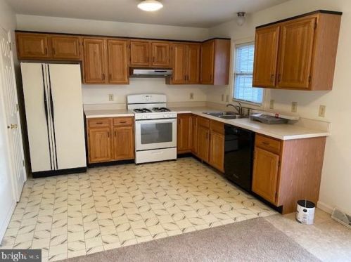 180 Harvest Dr, York, PA 17404-8321