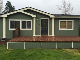 402 Holbrook Ln, Walker, OR 97426-9560