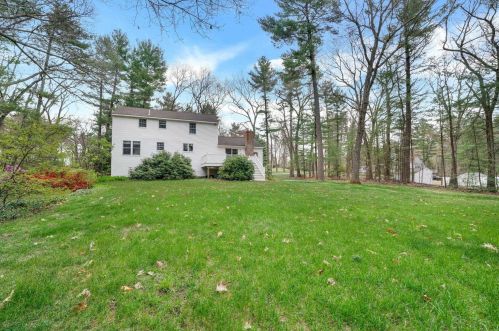 8 Sutton Pl, Londonderry, NH 03053-3680