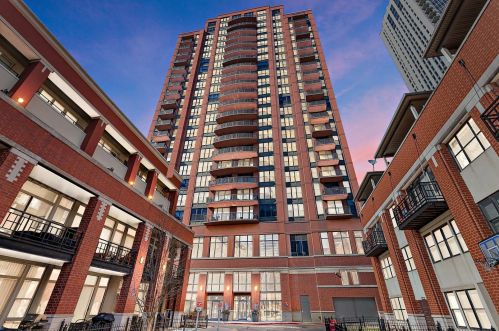 330 Jefferson St, Chicago IL  60661-1105 exterior