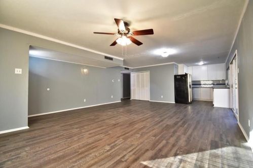 2027 Meadfoot Rd, Carrollton TX  75007-3124 exterior