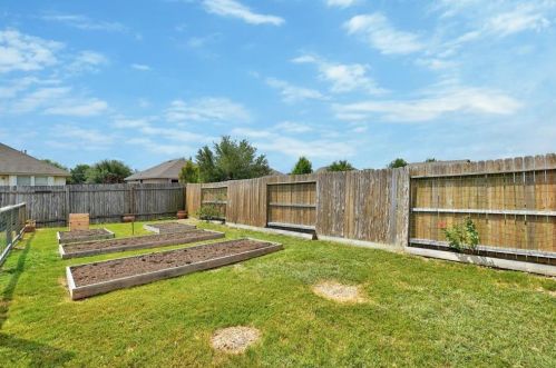 1265 Twin Estates Dr, Uhland TX 78640 exterior