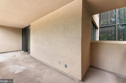 1101 Arlington Ridge Rd, Arlington VA  22202-1951 exterior