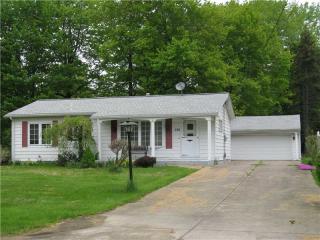 729 Irvine Dr, Erie, PA 16511-2619