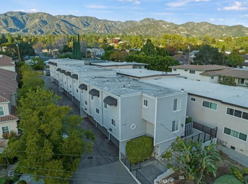 2737 Montrose Ave, Montrose, CA 91020-1349