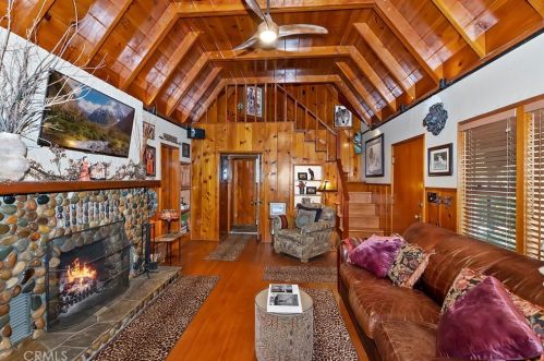 301 Maple Dr, Lake Arrowhead, CA 92352-9707