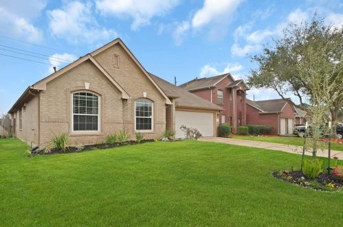 4415 Park Breeze Dr, Fresno, TX 77545-8606