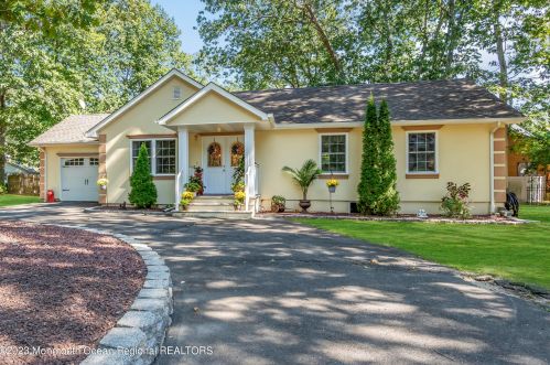 2 Elm St, Jackson Twp, NJ 08527-2719