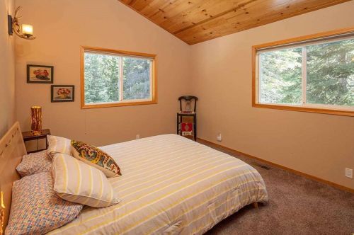 13848 Copenhagen Dr, Truckee CA  96161-6626 exterior