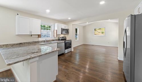 15906 Donald Curtis Dr, Woodbridge VA  22191-4250 exterior