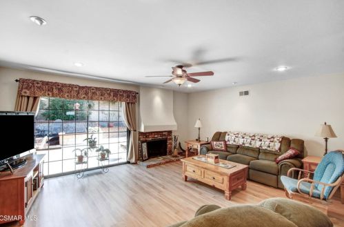 2548 Hawk St, Simi Valley CA 93065-2365 exterior