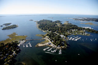 76 Old North Rd, Mystic, CT 06355-3286