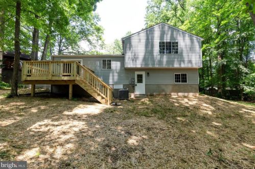 8467 Falling Leaf Rd, Springfield VA  22153-2503 exterior