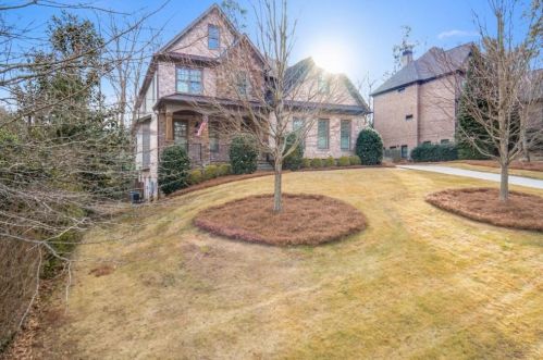 3896 Flowerland Dr, Atlanta, GA 30319-1804