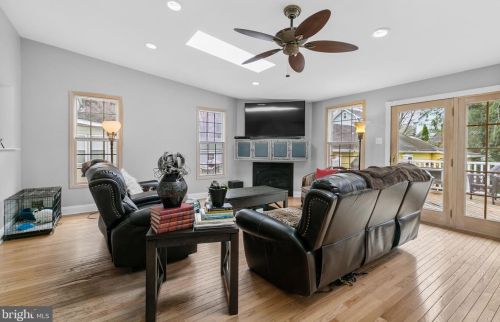 320 Chestnut St, Tavistock NJ 08033-1810 exterior