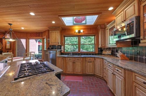 1630 Brandon Hall Dr, Atlanta GA  30350-3703 exterior