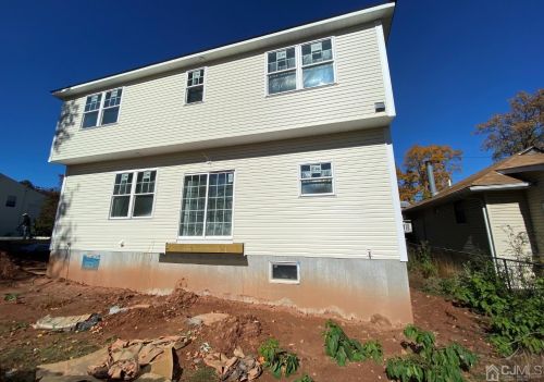 81 Hunt St, Iselin, NJ 08830-1722