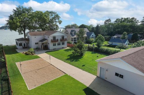 27771 Lake Shore Dr, Spring Grove IL  60081-9118 exterior
