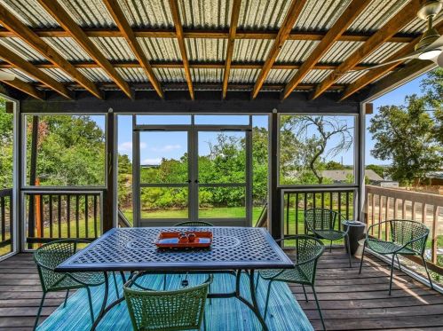 6207 Betty Cook Dr, Austin TX  78723-3313 exterior