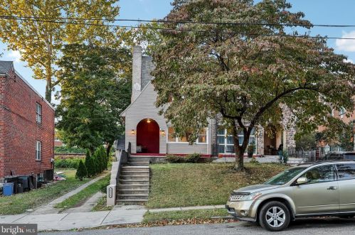 6336 8th St, Philadelphia, PA 19126-3703