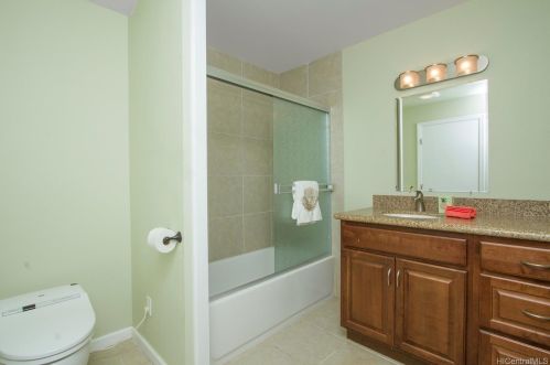 6857 Niumalu Loop, Honolulu HI  96825-1646 exterior