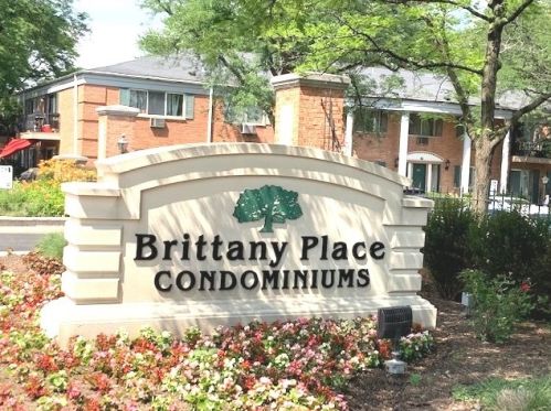 602 Algonquin Rd, Arlington Hts, IL 60005-4332