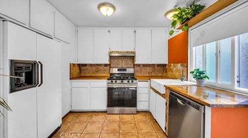 37 Firwood, Irvine CA  92604-4633 exterior
