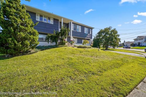 20 Briscoe Ter, Hazlet, NJ 07730-1128