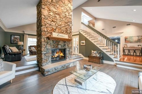 3 Danebury Downs, Upper Saddle River, NJ 07458-1506