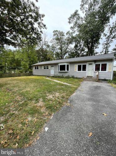 13 Oak Ave, Browns Mills, NJ 08015-3215