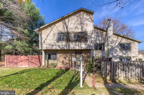 10627 Summer Oak Ct, Springfield, VA 22015-2217