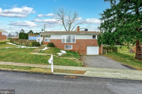 2478 Wharton Rd, York, PA 17402-3641