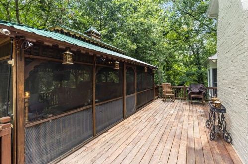 250 Cameron Ridge Dr, Atlanta GA  30328-4709 exterior