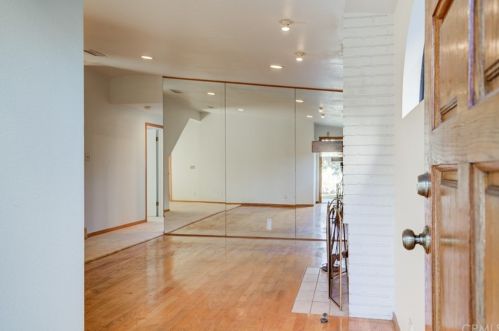 693 19th St, Manhattan Beach, CA 90266-2508