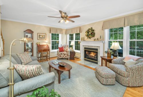 1 Marybank Dr, Stratham, NH 03885-2142