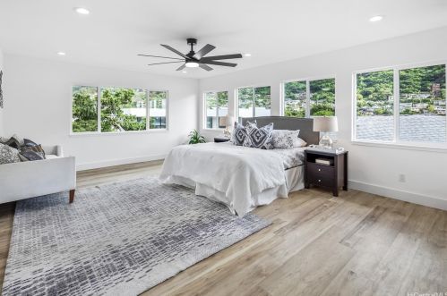 3033 Manoa Rd, Honolulu HI  96822-1503 exterior