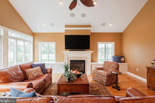 2006 Rachael Dr, Lancaster PA  17601-3655 exterior