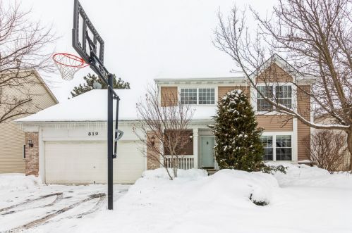 819 Livingston Ct, Naperville, IL 60540-1945