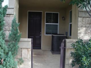 208 Riverdale Ct, Camarillo, CA 93012-7798