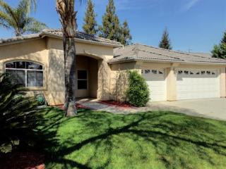 2136 Powers Ave, Fresno, CA 93720-3917