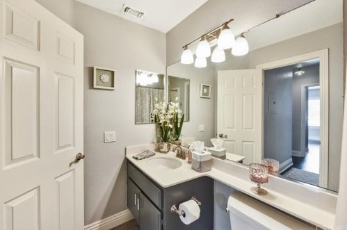 571 Glenhurst Dr, Anaheim CA  92808-1927 exterior