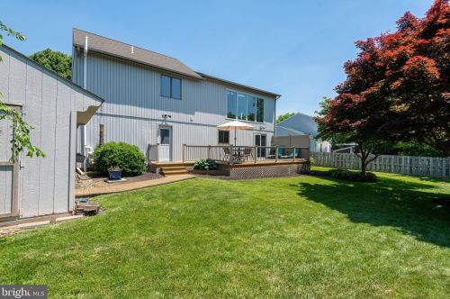 884 Salisbury Ct, Lancaster PA  17601-4481 exterior