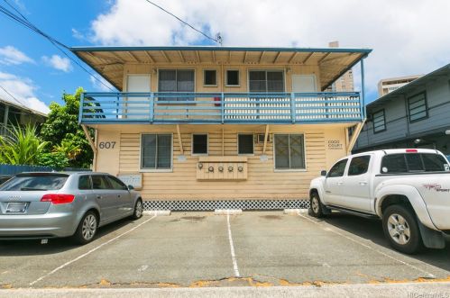 607 Isenberg St, Honolulu HI  96826-4539 exterior